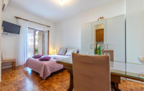 Lovely Apartment In Stobrec With Wifi